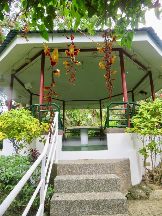 All Care Bed And Breakfast Tagaytay City Bagian luar foto